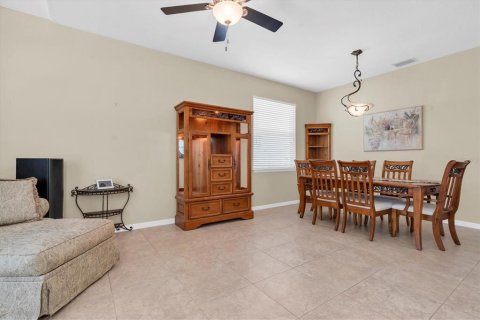 House in New Port Richey, Florida 4 bedrooms, 182.83 sq.m. № 1909462 - photo 6