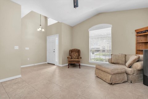 House in New Port Richey, Florida 4 bedrooms, 182.83 sq.m. № 1909462 - photo 4