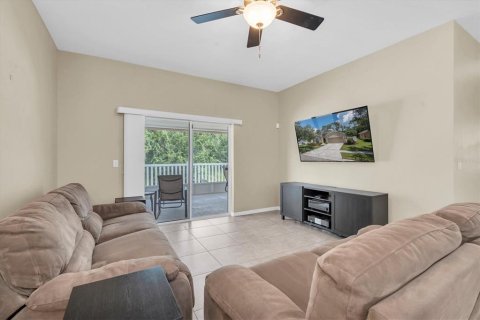 House in New Port Richey, Florida 4 bedrooms, 182.83 sq.m. № 1909462 - photo 9