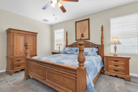 House in New Port Richey, Florida 4 bedrooms, 182.83 sq.m. № 1909462 - photo 18