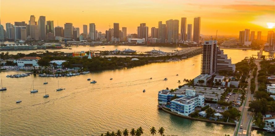 Terrain à Miami, Floride № 1963441