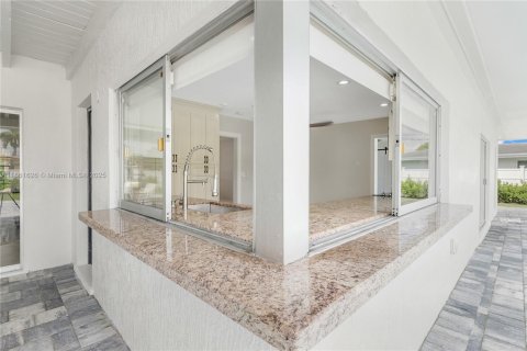 Casa en venta en Miami, Florida, 4 dormitorios, 247.31 m2 № 1891957 - foto 24