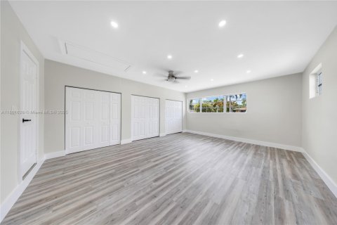 Casa en venta en Miami, Florida, 4 dormitorios, 247.31 m2 № 1891957 - foto 11