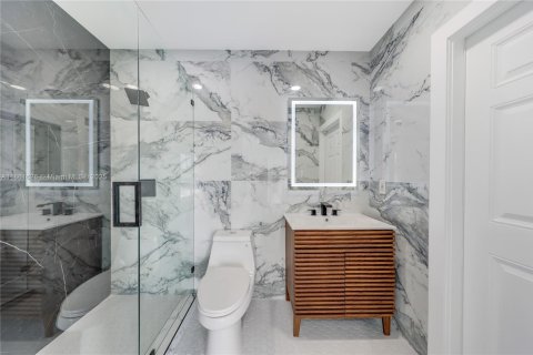 Casa en venta en Miami, Florida, 4 dormitorios, 247.31 m2 № 1891957 - foto 9