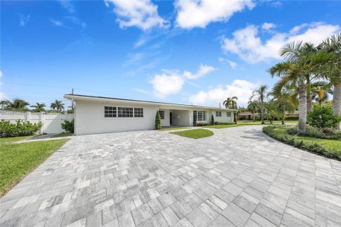 Casa en venta en Miami, Florida, 4 dormitorios, 247.31 m2 № 1891957 - foto 1