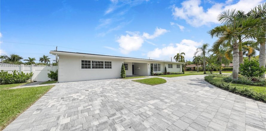 Casa en Miami, Florida 4 dormitorios, 247.31 m2 № 1891957