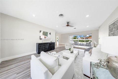 Casa en venta en Miami, Florida, 4 dormitorios, 247.31 m2 № 1891957 - foto 5