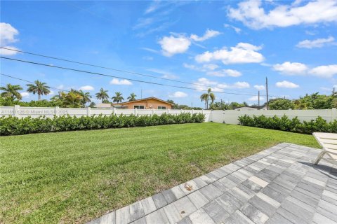 Casa en venta en Miami, Florida, 4 dormitorios, 247.31 m2 № 1891957 - foto 27