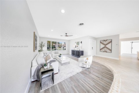 Casa en venta en Miami, Florida, 4 dormitorios, 247.31 m2 № 1891957 - foto 4