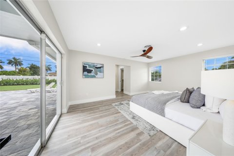 Casa en venta en Miami, Florida, 4 dormitorios, 247.31 m2 № 1891957 - foto 19