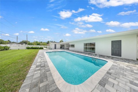 Casa en venta en Miami, Florida, 4 dormitorios, 247.31 m2 № 1891957 - foto 26