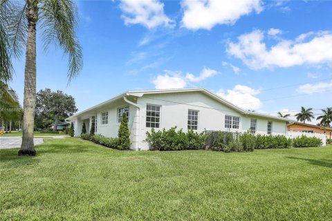 Casa en venta en Miami, Florida, 4 dormitorios, 247.31 m2 № 1891957 - foto 2