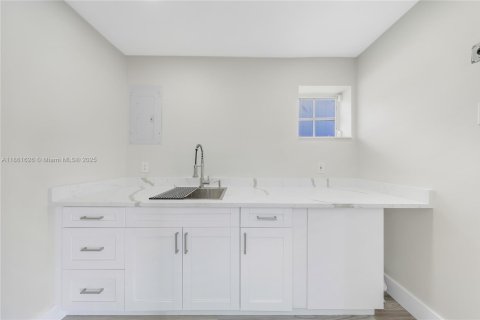 Casa en venta en Miami, Florida, 4 dormitorios, 247.31 m2 № 1891957 - foto 10