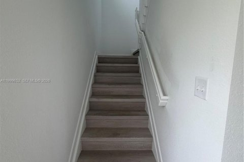 House in Miami, Florida 3 bedrooms № 2069348 - photo 9