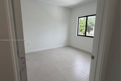 House in Miami, Florida 3 bedrooms № 2069348 - photo 14