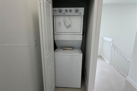 House in Miami, Florida 3 bedrooms № 2069348 - photo 10