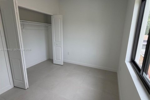 House in Miami, Florida 3 bedrooms № 2069348 - photo 8