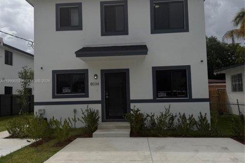 House in Miami, Florida 3 bedrooms № 2069348