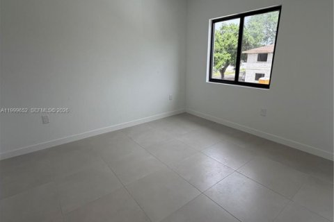 House in Miami, Florida 3 bedrooms № 2069348 - photo 13