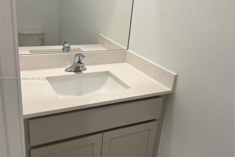 Townhouse in Florida City, Florida 3 bedrooms № 1944100 - photo 5