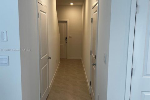 Townhouse in Florida City, Florida 3 bedrooms № 1944100 - photo 2