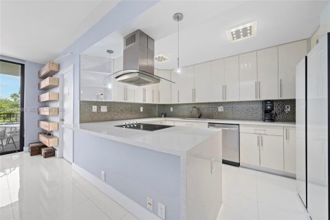 Condominio en Key Biscayne, Florida, 3 dormitorios  № 1999968