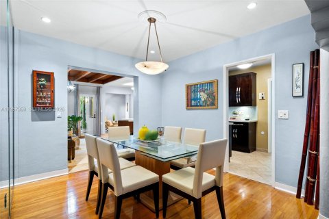 House in Miami Shores, Florida 3 bedrooms, 196.58 sq.m. № 2023891 - photo 27