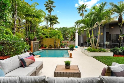 House in Miami Shores, Florida 3 bedrooms, 196.58 sq.m. № 2023891 - photo 15