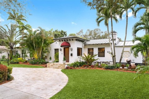 House in Miami Shores, Florida 3 bedrooms, 196.58 sq.m. № 2023891 - photo 22