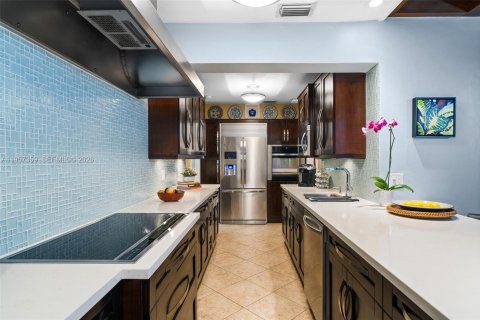 House in Miami Shores, Florida 3 bedrooms, 196.58 sq.m. № 2023891 - photo 8