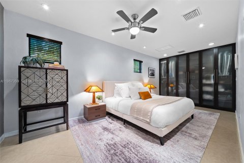 House in Miami Shores, Florida 3 bedrooms, 196.58 sq.m. № 2023891 - photo 9