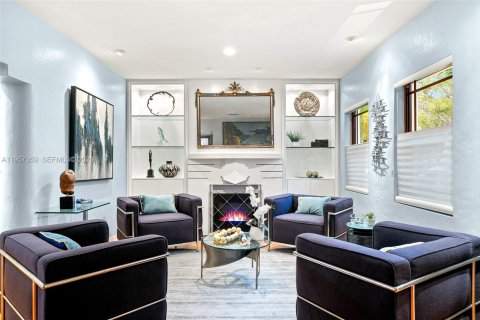 House in Miami Shores, Florida 3 bedrooms, 196.58 sq.m. № 2023891 - photo 4