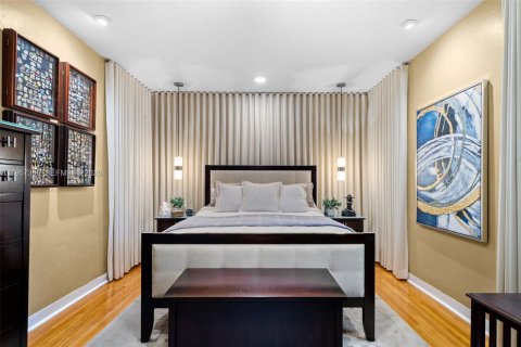 House in Miami Shores, Florida 3 bedrooms, 196.58 sq.m. № 2023891 - photo 11