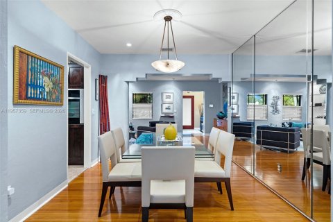 House in Miami Shores, Florida 3 bedrooms, 196.58 sq.m. № 2023891 - photo 26