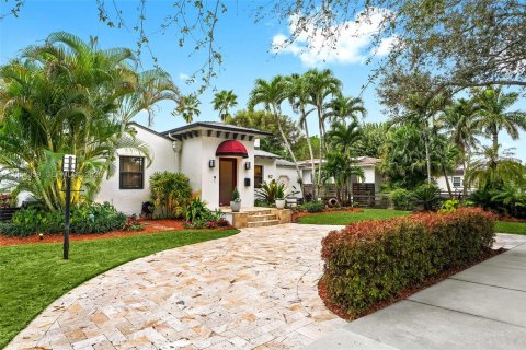 House in Miami Shores, Florida 3 bedrooms, 196.58 sq.m. № 2023891 - photo 21