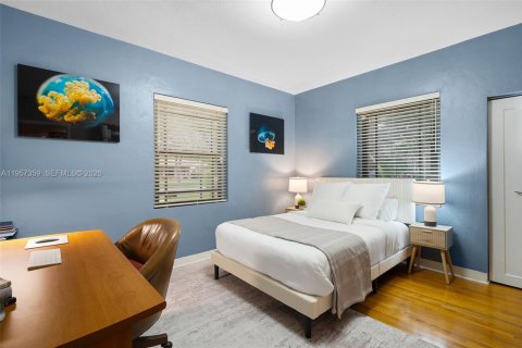 House in Miami Shores, Florida 3 bedrooms, 196.58 sq.m. № 2023891 - photo 12