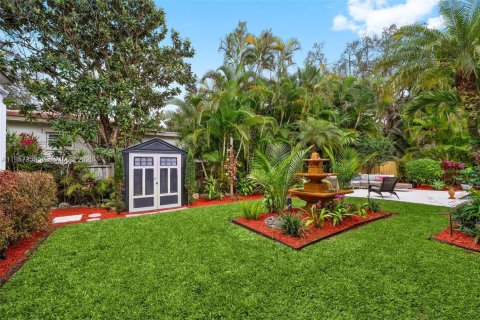 House in Miami Shores, Florida 3 bedrooms, 196.58 sq.m. № 2023891 - photo 16