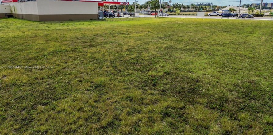 Propiedad comercial en Florida City, Florida № 1862203