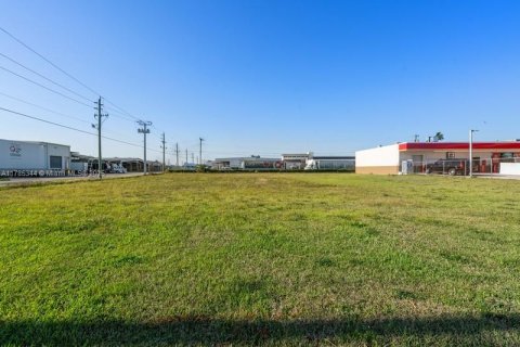 Propiedad comercial en venta en Florida City, Florida № 1862203 - foto 11