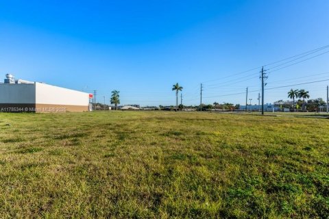 Propiedad comercial en venta en Florida City, Florida № 1862203 - foto 16