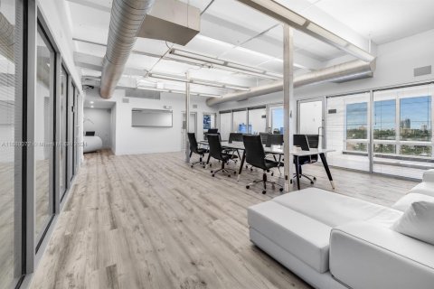 Propiedad comercial en venta en Miami Beach, Florida № 1742022 - foto 4
