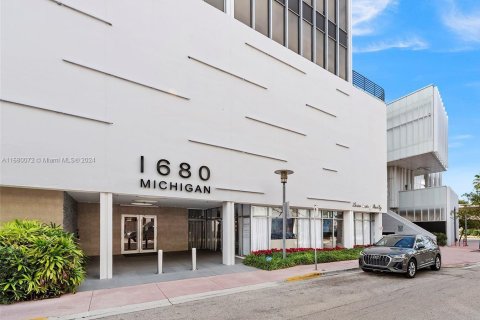 Propiedad comercial en venta en Miami Beach, Florida № 1742022 - foto 12