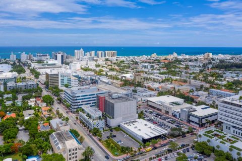 Propiedad comercial en venta en Miami Beach, Florida № 1742022 - foto 16