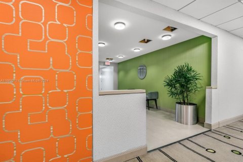 Propiedad comercial en venta en Miami Beach, Florida № 1742022 - foto 10