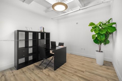 Propiedad comercial en venta en Miami Beach, Florida № 1742022 - foto 9