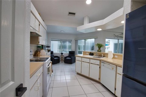 Villa ou maison à vendre à Port Charlotte, Floride: 4 chambres, 178.74 m2 № 2402954 - photo 13