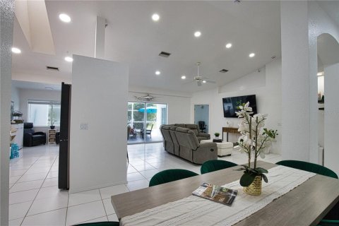 Villa ou maison à vendre à Port Charlotte, Floride: 4 chambres, 178.74 m2 № 2402954 - photo 23