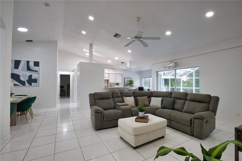 Villa ou maison à vendre à Port Charlotte, Floride: 4 chambres, 178.74 m2 № 2402954 - photo 5