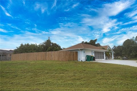 Villa ou maison à vendre à Port Charlotte, Floride: 4 chambres, 178.74 m2 № 2402954 - photo 2