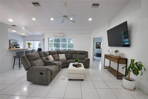 Villa ou maison à vendre à Port Charlotte, Floride: 4 chambres, 178.74 m2 № 2402954 - photo 9